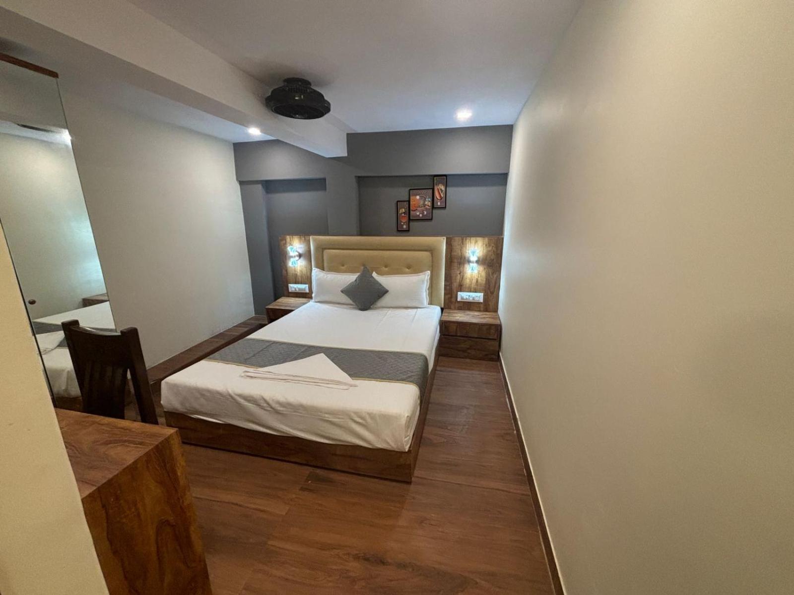 Hotel Z-A-R-A Park Goregaon West Мумбаи Экстерьер фото