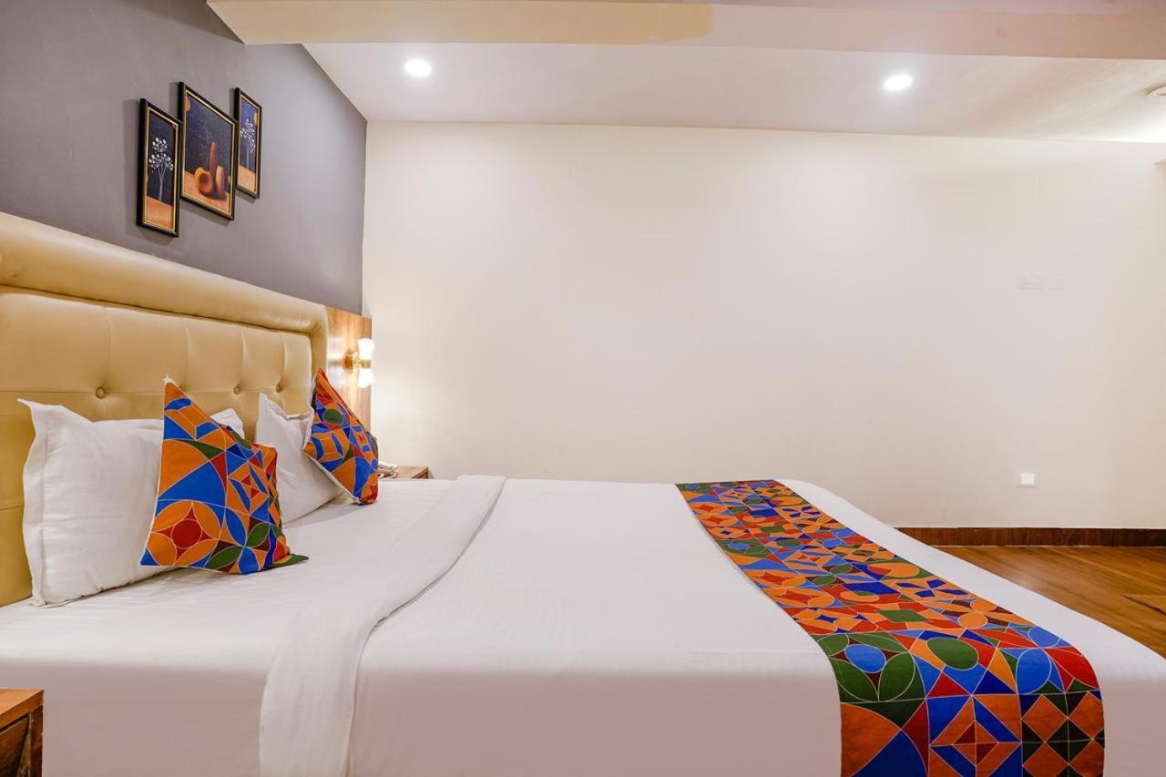 Hotel Z-A-R-A Park Goregaon West Мумбаи Экстерьер фото