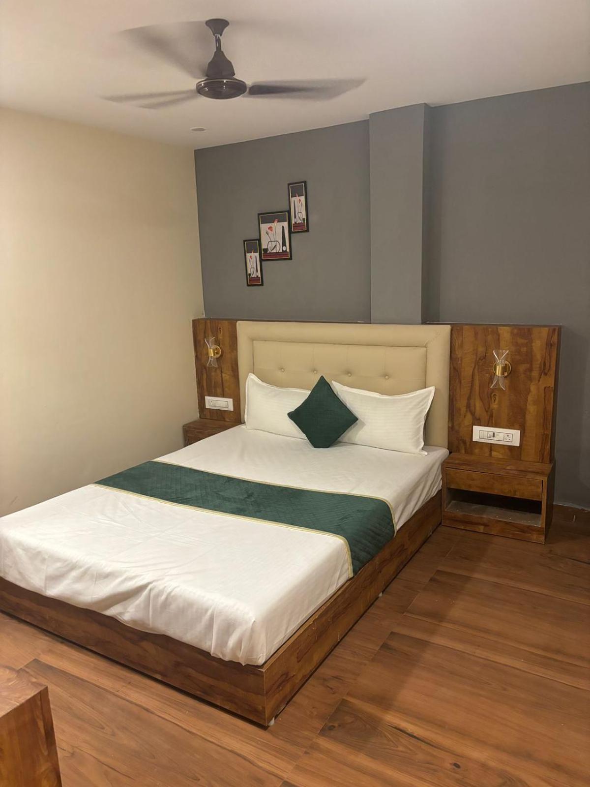 Hotel Z-A-R-A Park Goregaon West Мумбаи Экстерьер фото